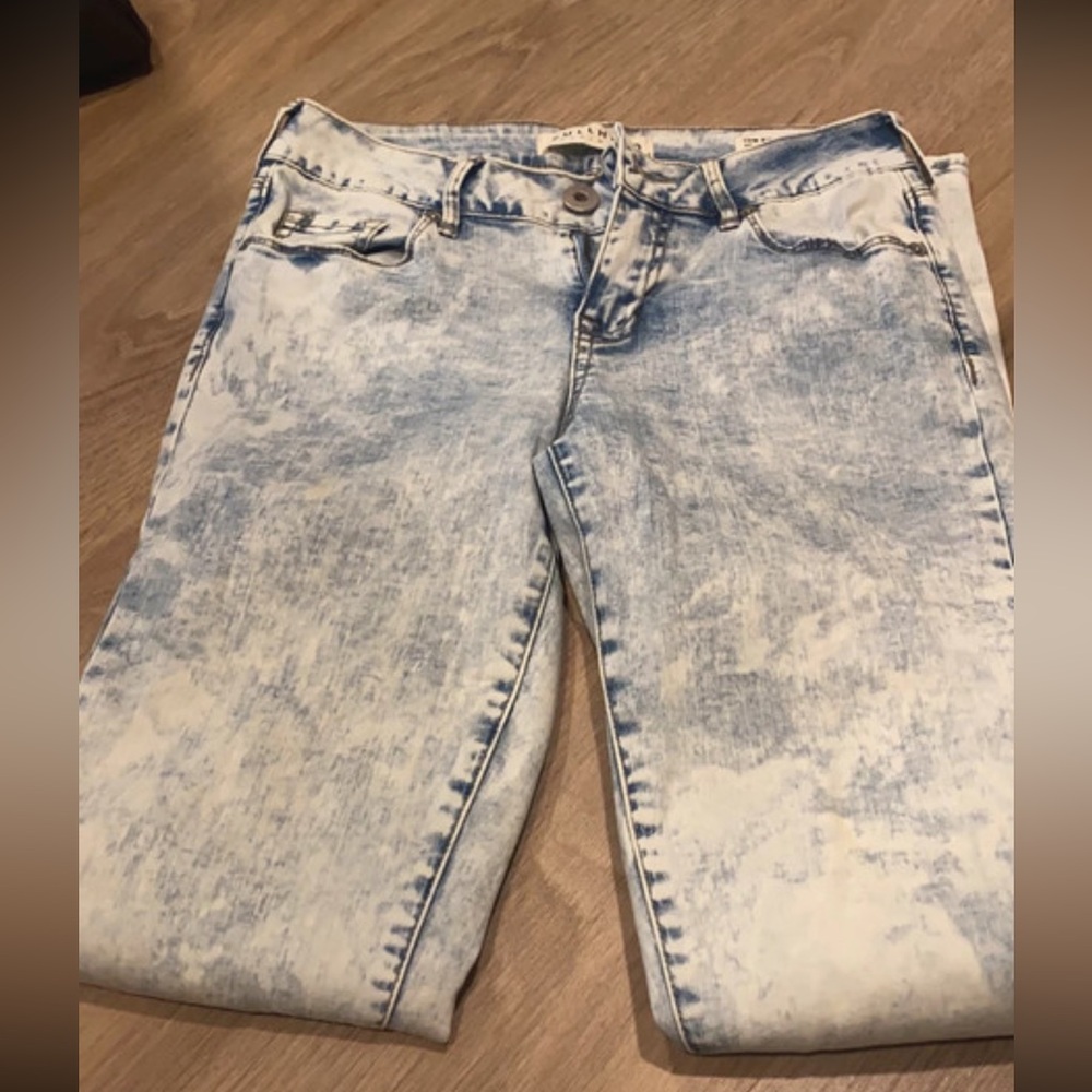 Acid wash skinny jeans